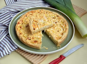 Пирог с сыром и луком-порей