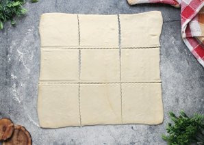 Пирожки с колбасой и сыром