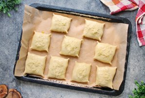 Пирожки с колбасой и сыром