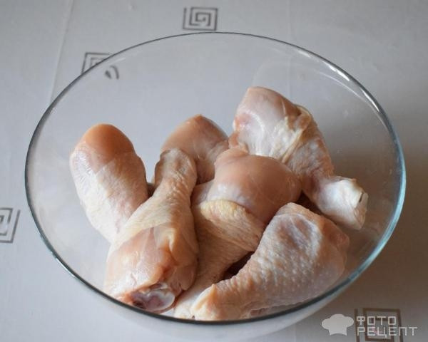 Рецепт: Куриные голени с грузинскими травами - запечённые в духовке