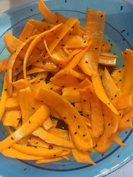 Рецепт: Морковный салат - Слайсами по-азиатски с кунжутом