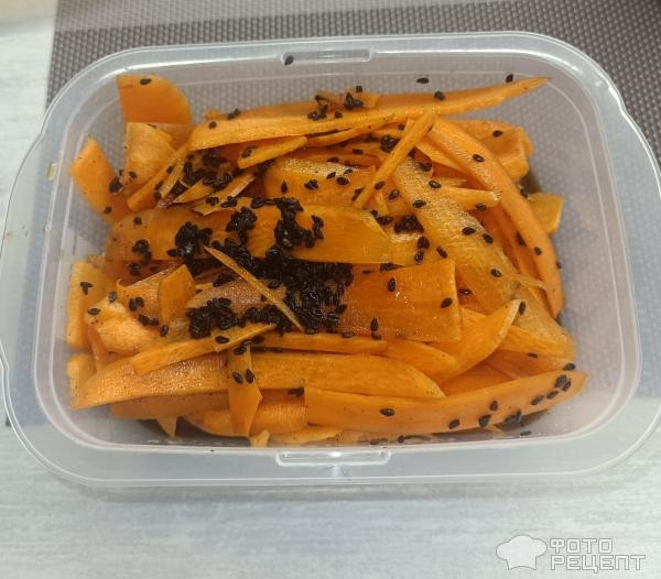 Рецепт: Морковный салат - Слайсами по-азиатски с кунжутом
