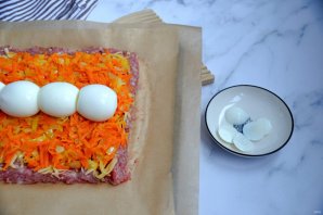 Рулет из фарша с яйцом Рулет из фарша с яйцом