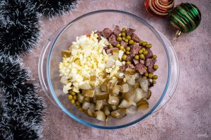 Салат "Оливье" новогодний Салат "Оливье" новогодний