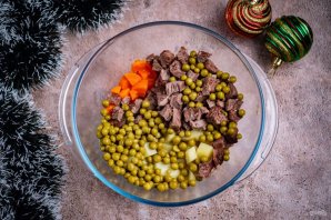 Салат "Оливье" новогодний Салат "Оливье" новогодний