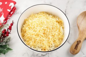 Салат "Рафаэлло" с крабовыми палочками Салат "Рафаэлло" с крабовыми палочками