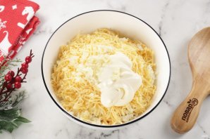 Салат "Рафаэлло" с крабовыми палочками Салат "Рафаэлло" с крабовыми палочками