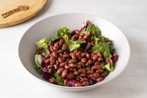 Салат с фасолью и огурцом "Пятиминутка"