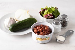 Салат с фасолью и огурцом "Пятиминутка"