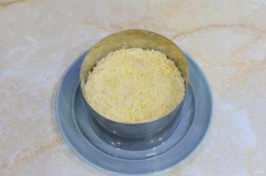 Слоёный салат с копчёной курицей