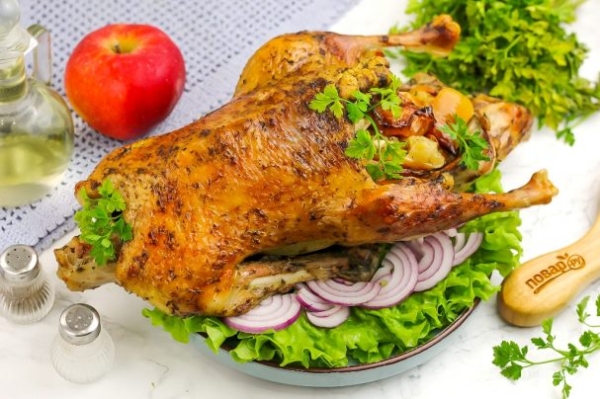 Утка с яблоками в рукаве Утка с яблоками в рукаве