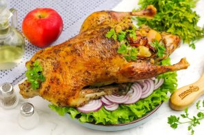 Утка с яблоками в рукаве Утка с яблоками в рукаве