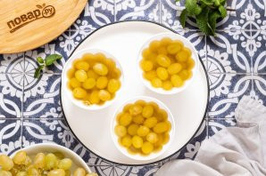 Виноград в чайном желе