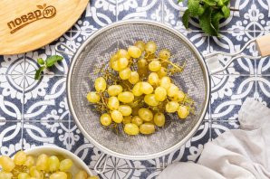 Виноград в чайном желе