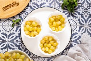 Виноград в чайном желе