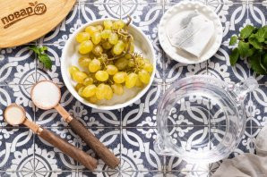 Виноград в чайном желе