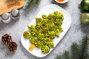 Закуска на Новый год в виде ёлки