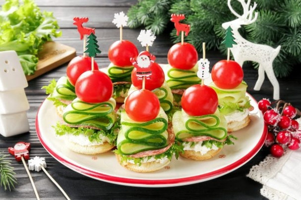 Закуска на шпажках на Новый год