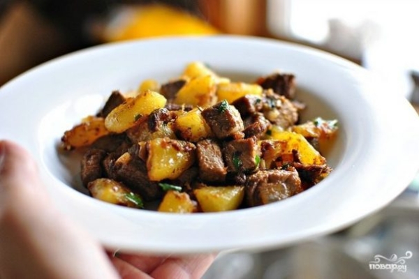 Жареная картошка с мясом Жареная картошка с мясом