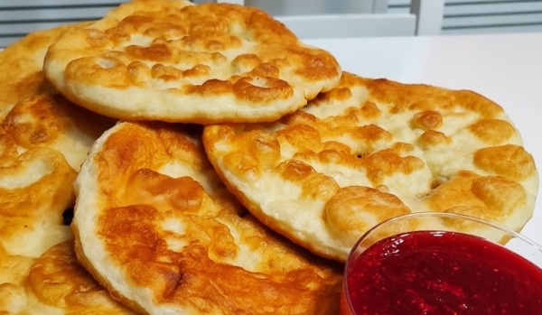 Эти лепешки на воде &mdash; настоящее волшебство в сковороде: просто, быстро и невероятно мягко без яиц