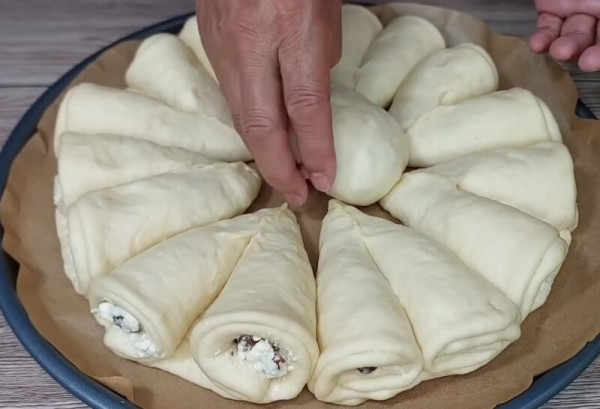 Булочки с творожной начинкой &mdash; такие вкусные, что готовлю их 7 раз в неделю. Рецепт моей бабушки