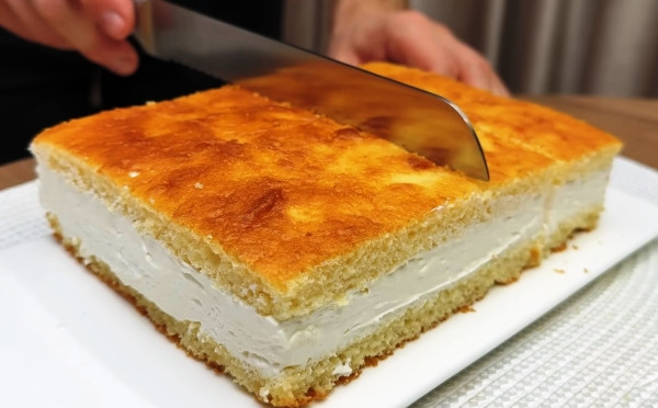 Просто йогурт и яйца: секрет воздушного Рождественского десерта, который все примут за сложную выпечку