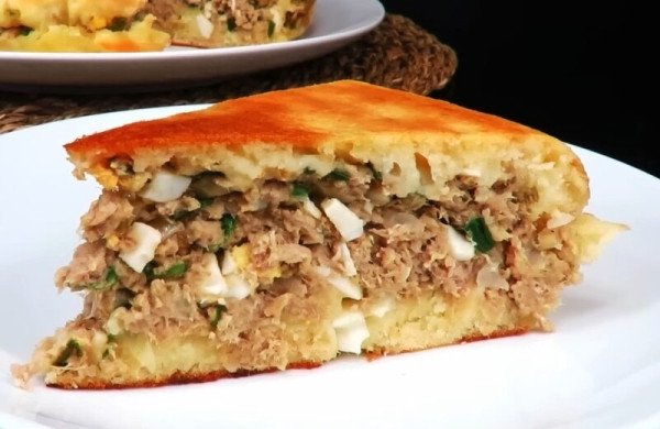 Пирог на сковороде с сочной мясной начинкой. Готовим без духовки &mdash; вкусно и быстро!