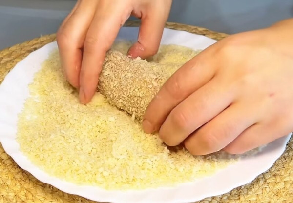 Готовлю на праздник вместо котлет. Куриные пальчики с начинкой &mdash; сочные внутри, хрустящие с наружи!