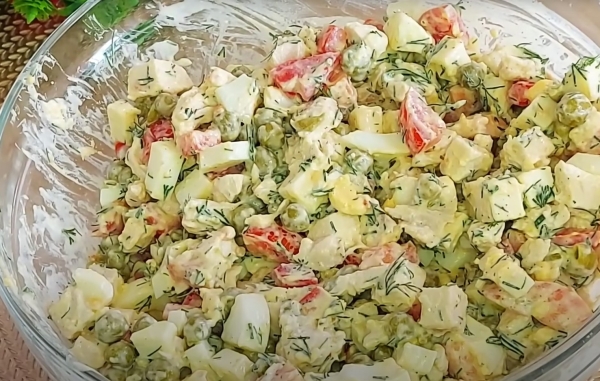 Готовлю на ужин из курицы, когда мало времени: простой и вкусный салат на каждый день!