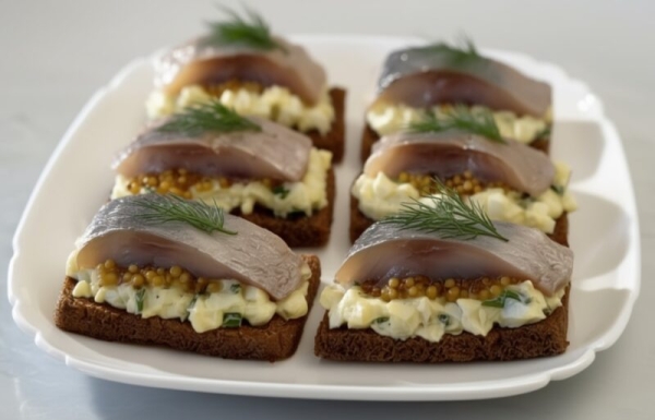 Вкус, знакомый с детства, но в новом исполнении: секрет идеальной закуски из сельди для любого мероприятия