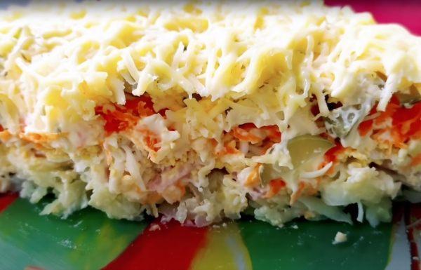 Салат “Нежный” с ветчиной и сыром: блюдо с пикантным вкусом для вашего идеального стола! Салат “Нежный” с ветчиной и сыром: блюдо с пикантным вкусом для вашего идеального стола!