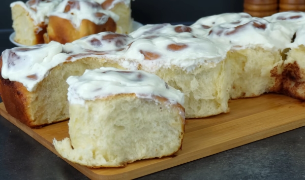 Пеку третий день подряд и не могу остановиться: самые известные и вкусные булочки с корицей