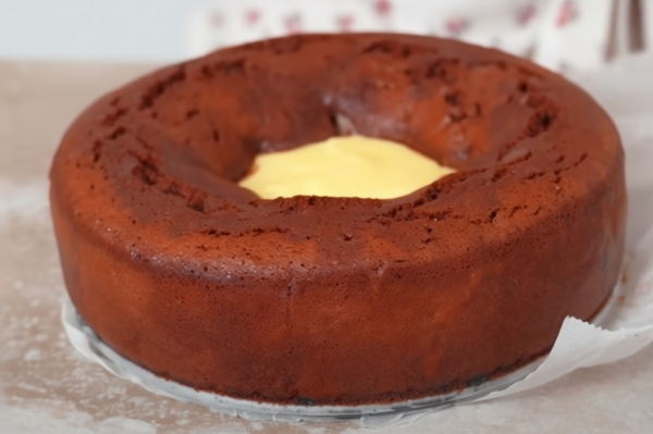 Выпекайте пирог с кремом прямо в духовке — секрет шоколадного «Вулкана»! Выпекайте пирог с кремом прямо в духовке — секрет шоколадного «Вулкана»!