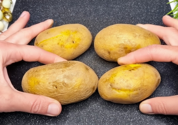 Забудьте о «Шубе» до Нового года! Простой салат с селедкой, который готовится за 5 минут и тает во рту Забудьте о «Шубе» до Нового года! Простой салат с селедкой, который готовится за 5 минут и тает во рту