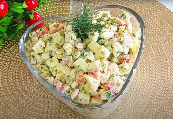Готовлю на ужин из курицы, когда мало времени: простой и вкусный салат на каждый день!