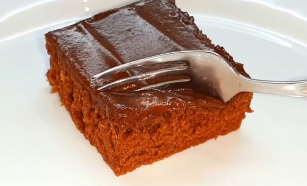 Большой шоколадный пирог к чаю на всю семью! Готовится на раз-два: быстро и без лишних хлопот