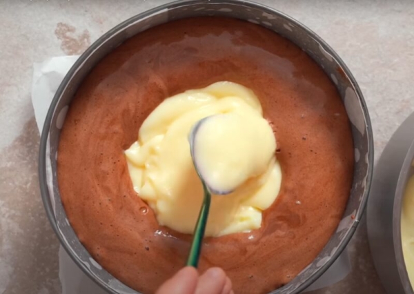 Выпекайте пирог с кремом прямо в духовке — секрет шоколадного «Вулкана»! Выпекайте пирог с кремом прямо в духовке — секрет шоколадного «Вулкана»!