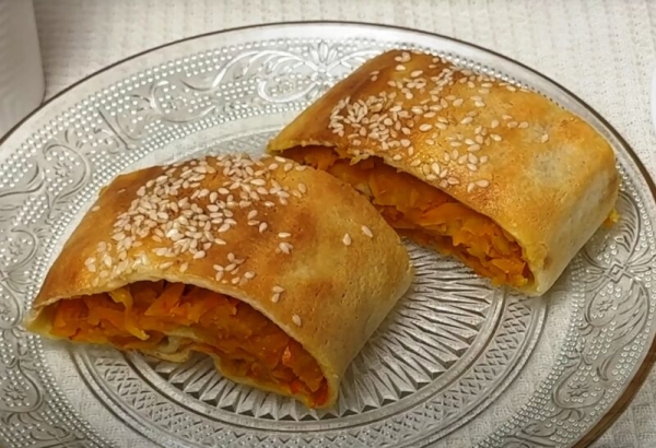 Готовим быстро и очень вкусно! Нежный сливочный рулет с яблочной и тыквенной начинкой Готовим быстро и очень вкусно! Нежный сливочный рулет с яблочной и тыквенной начинкой