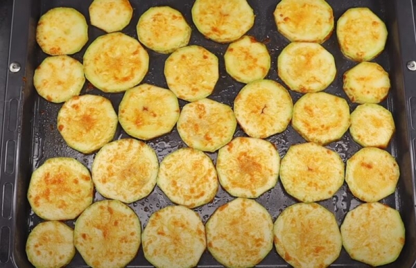 Кабачки с интересным вкусом за 30 минут: готовлю в духовке сразу на всю семью. Это очень просто!
