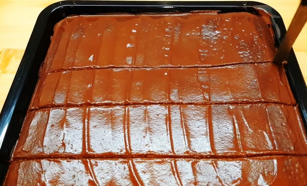 Большой шоколадный пирог к чаю на всю семью! Готовится на раз-два: быстро и без лишних хлопот