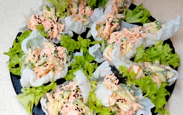 Гости спросят рецепт: удивительная закуска из крабовых палочек с огурцом — изящно, вкусно и невероятно просто Гости спросят рецепт: удивительная закуска из крабовых палочек с огурцом — изящно, вкусно и невероятно просто