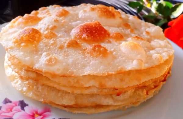 Всего 3 ингредиента! Эти лепёшки на сковороде — просто находка: мягкие, с аппетитной золотистой корочкой