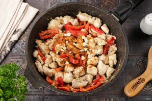 Фрикасе из курицы со сметаной