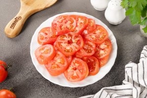 Картошка по-французски с помидорами