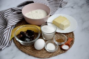 Кекс с финиками и бананом