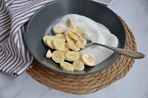 Кекс с финиками и бананом