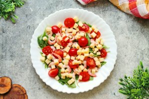 Новогодний салат с креветками Новогодний салат с креветками