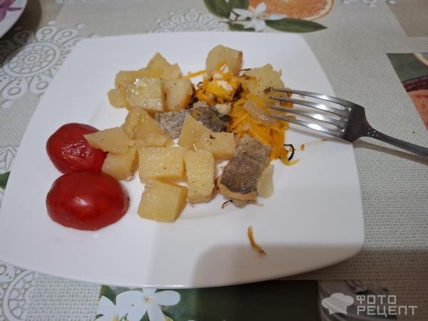 Рецепт: Филе минтая запеченое с картофелем - Вкусная диета.