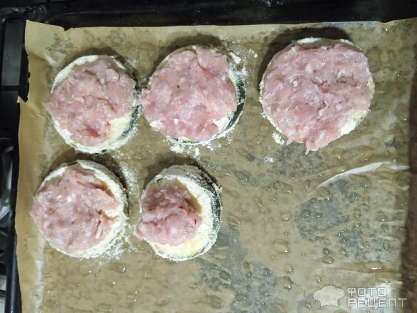 Рецепт: Кабачки запеченные с фаршем и сыром - Праздничные кабачки: вкусно, сытно, бюджетно