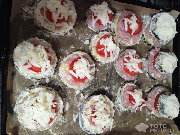 Рецепт: Кабачки запеченные с фаршем и сыром - Праздничные кабачки: вкусно, сытно, бюджетно